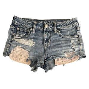 Y2K American Eagle Outfitters Women's Ripped Jean Shorts - Blue | Size 4